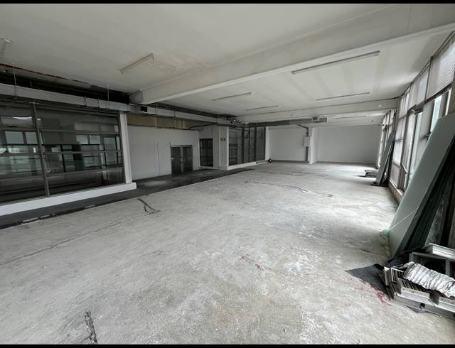 343M² BUSINESS TO LET IN WOODSTOCK